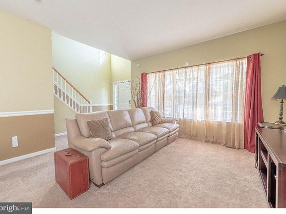 3rd image of 609 Cypress Ln