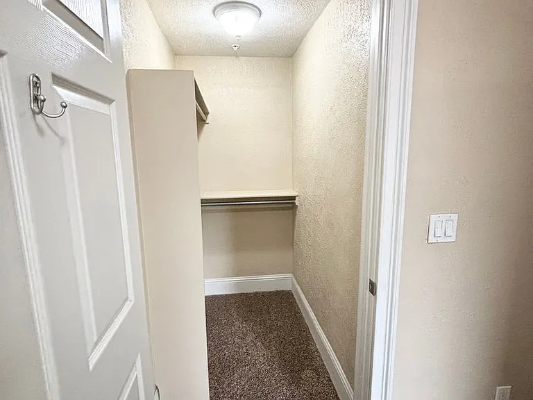 506 N Cascade Avenue — Photo 39