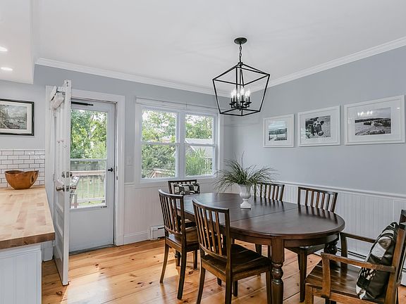 5th image of 80 Oak St