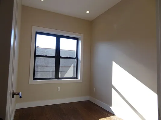 Rented by Miron Realty Group | media 49