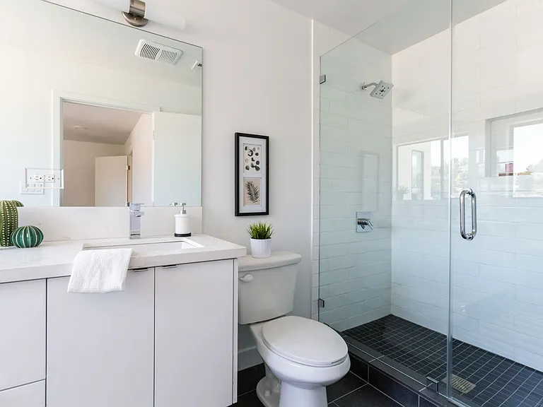 2172 Clifford St — Photo 14