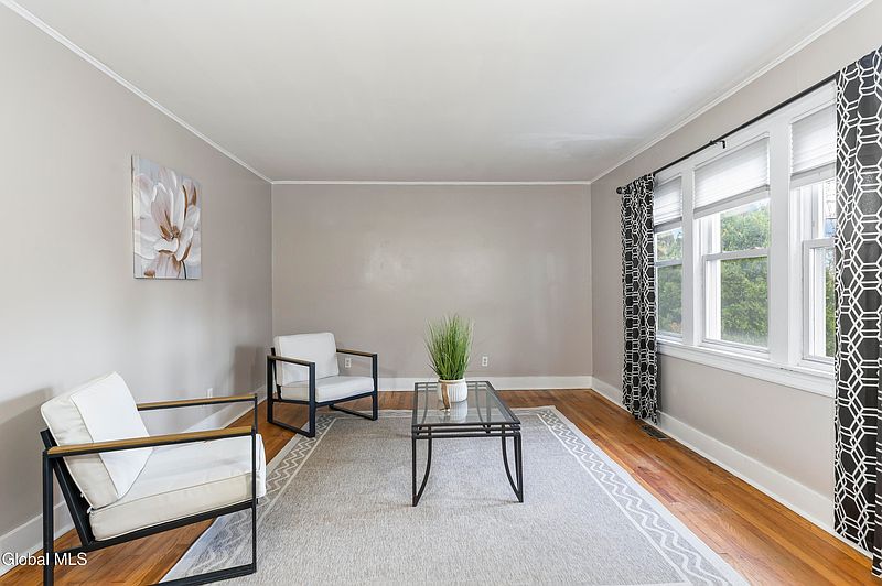 3rd image of 3011 Broadway