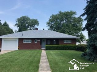 1015 Laplaisance Rd, Monroe, MI 48161