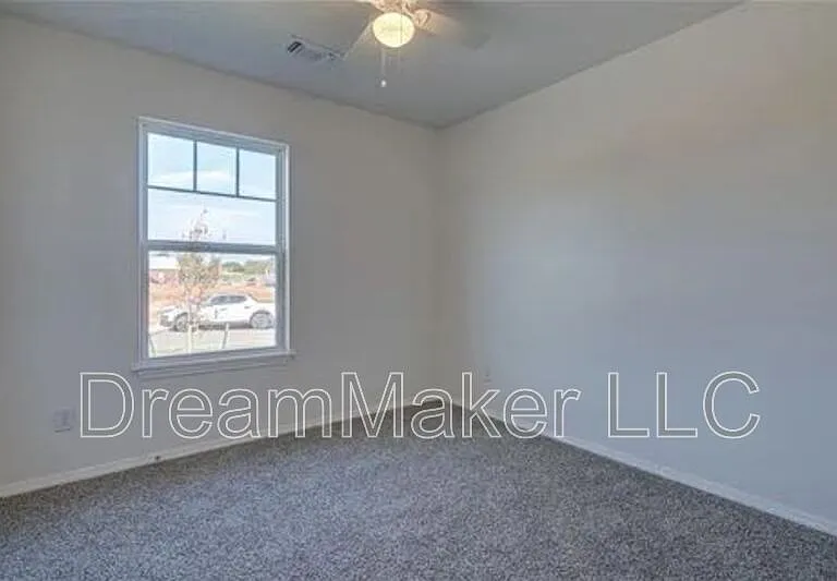 2405 S 28th Ter — Photo 23