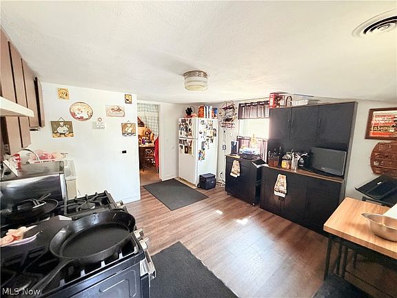 3rd image of 678 Thomas St