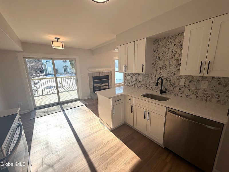 5th image of 27 Woodside Drive
