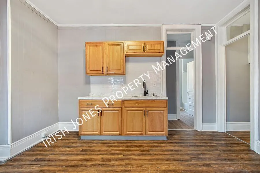 3 bed, $1,300 — Photo 3