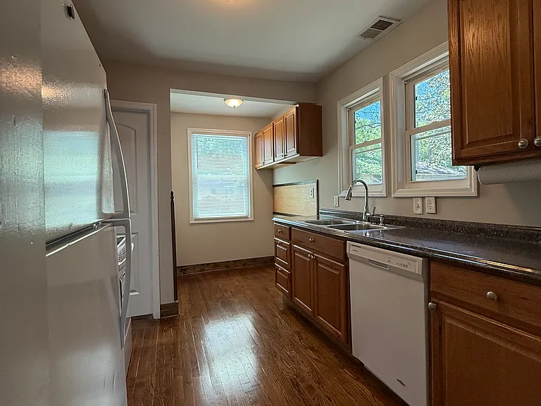 EXTRA LARGE KITCHEN