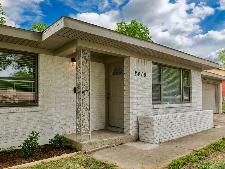 2416 Hillview Dr — Photo 3
