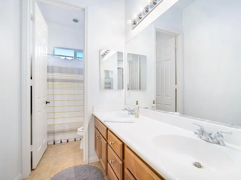 43560 Parkway Esplanade W — Photo 10