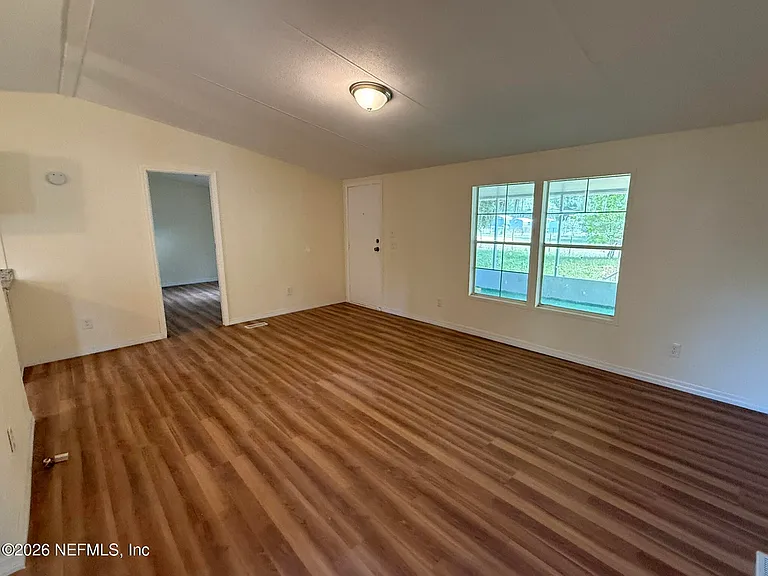 101 Nancy Dr — Photo 3