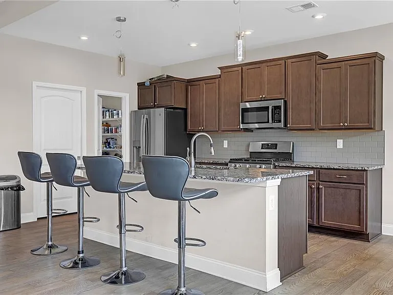 1645 Hillcrest Dr — Photo 5