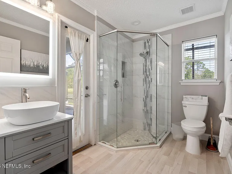 1816 Creekwood Ln — Photo 45