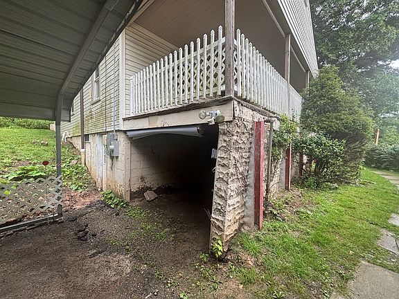 4th image of 655 Beatty Rd
