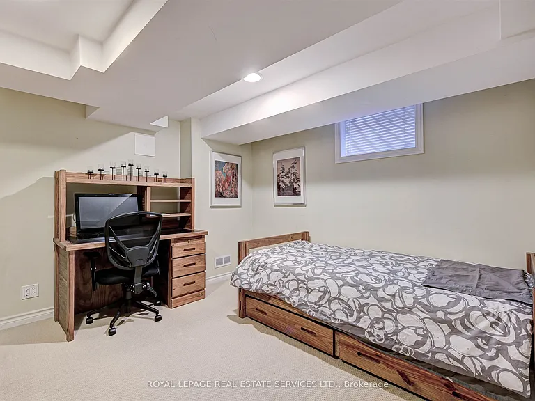 884 Royal York Rd — Photo 21