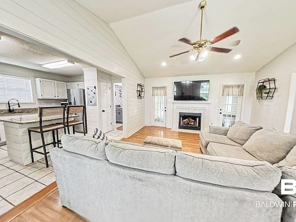 4th image of 28624 Canterbury Rd