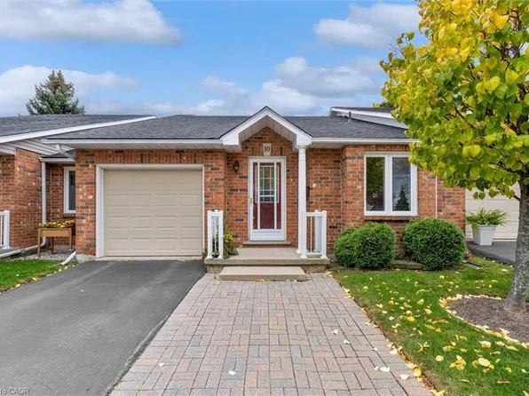 60 Rice Ave #10, Hamilton, ON L9C 7S3