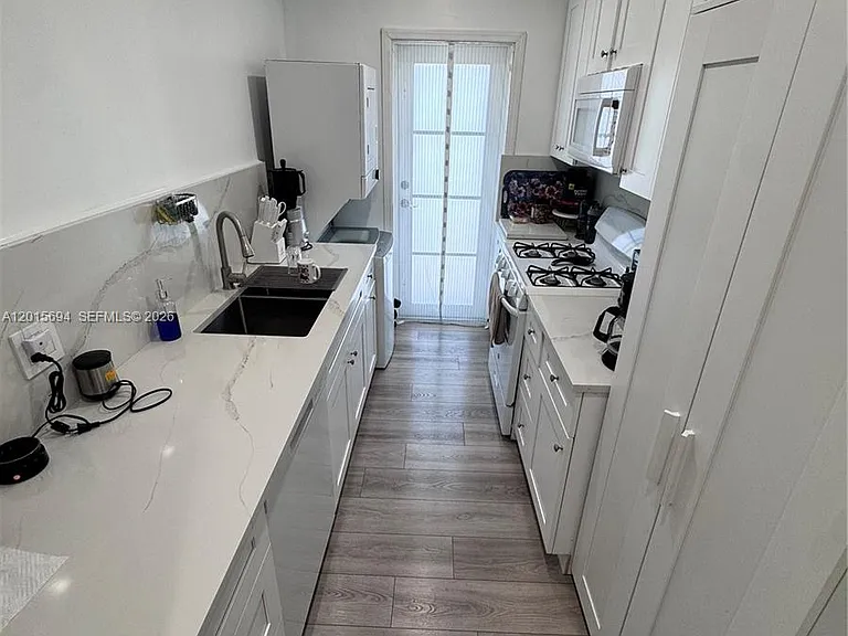 8550 Byron Ave #2G — Photo 5