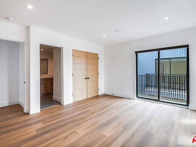 354 1/2 Newland St — Photo 16