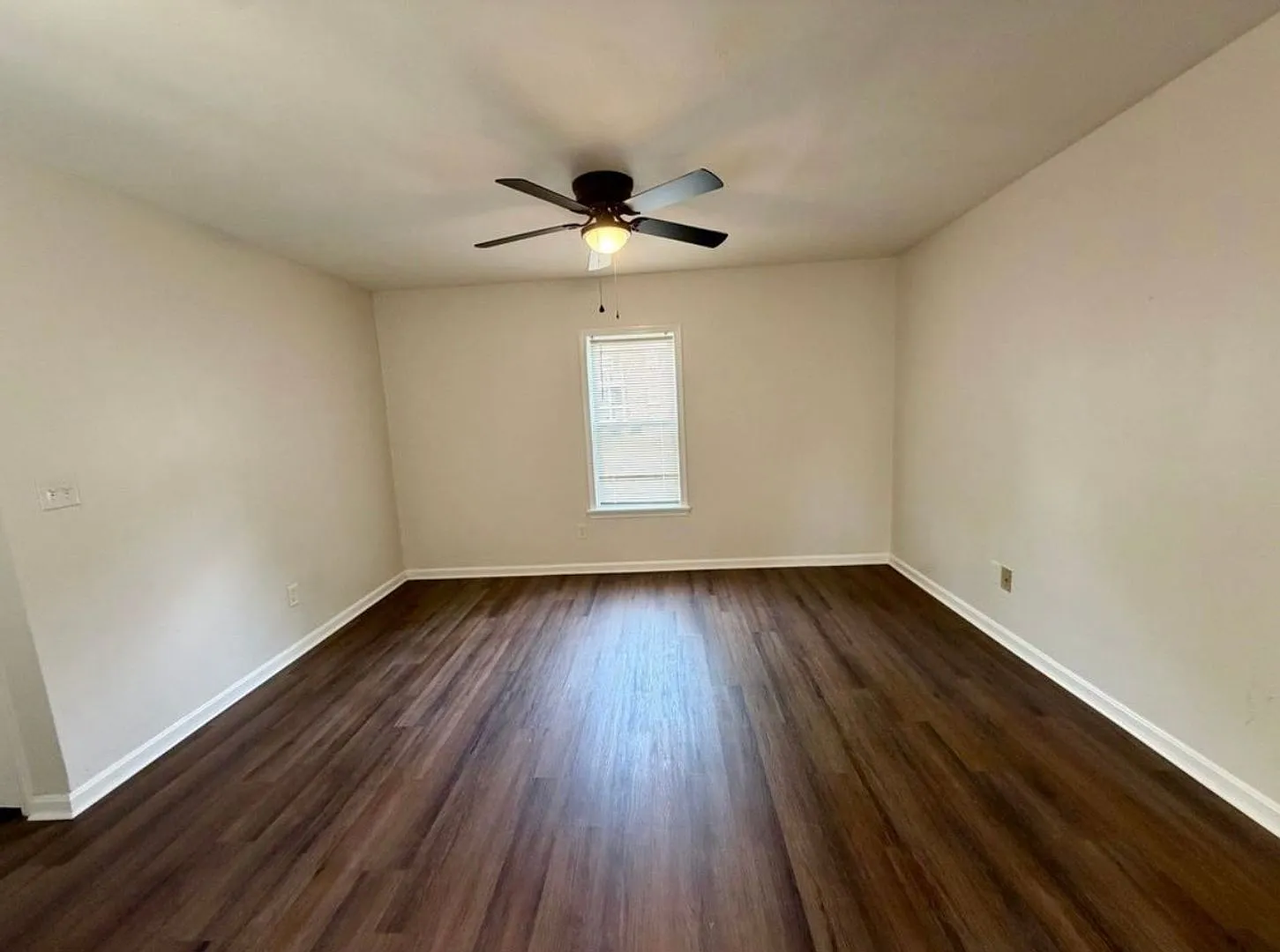 215 E Ormsby Ave — Photo 2