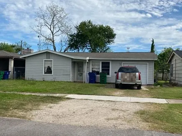 717 Marshall Rd, Angleton, TX 77515
