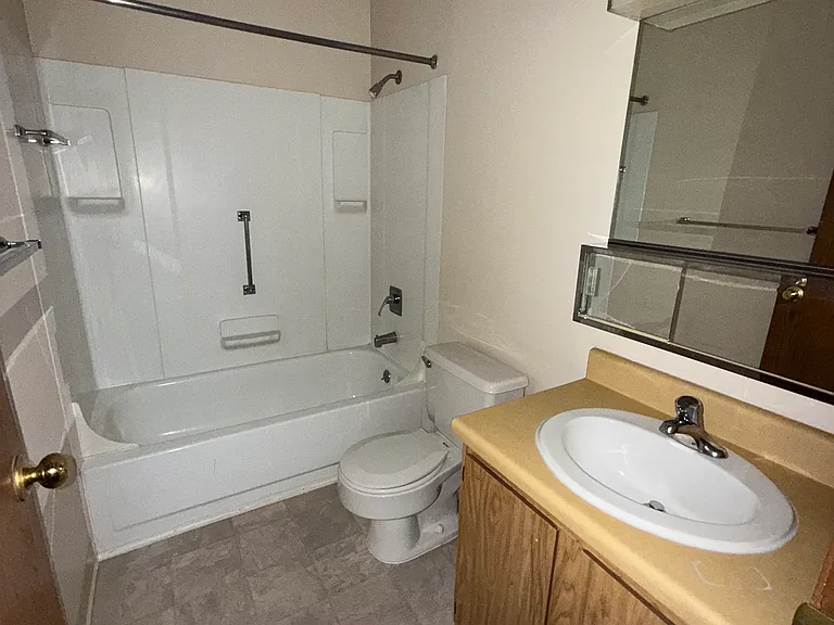 Oglebay Village Apartments — Photo 28