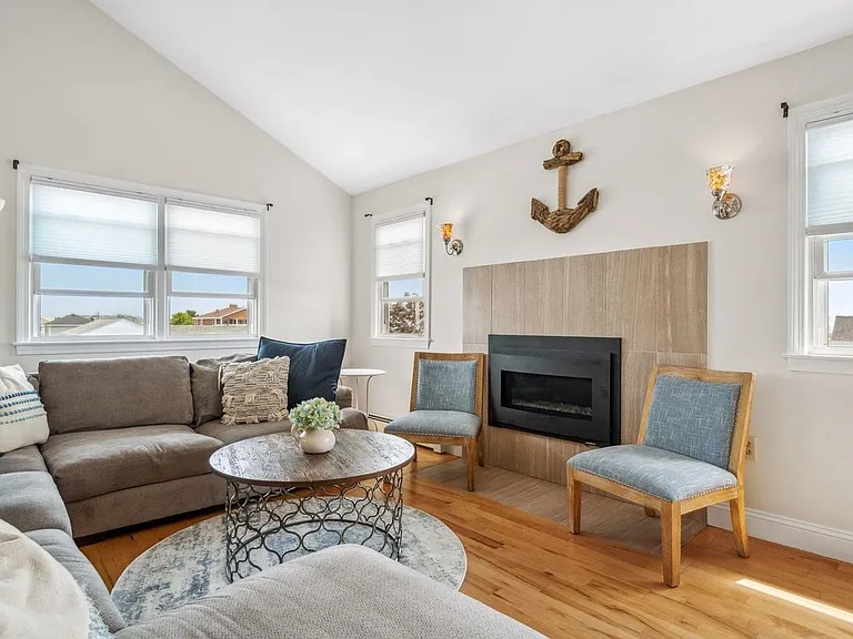 131 Franklin St — Photo 18