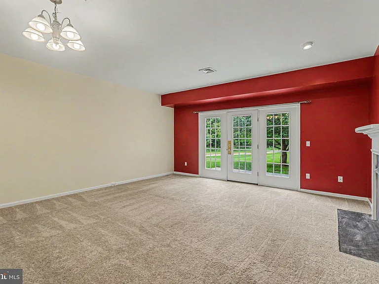 645 Springhouse Ln — Photo 6