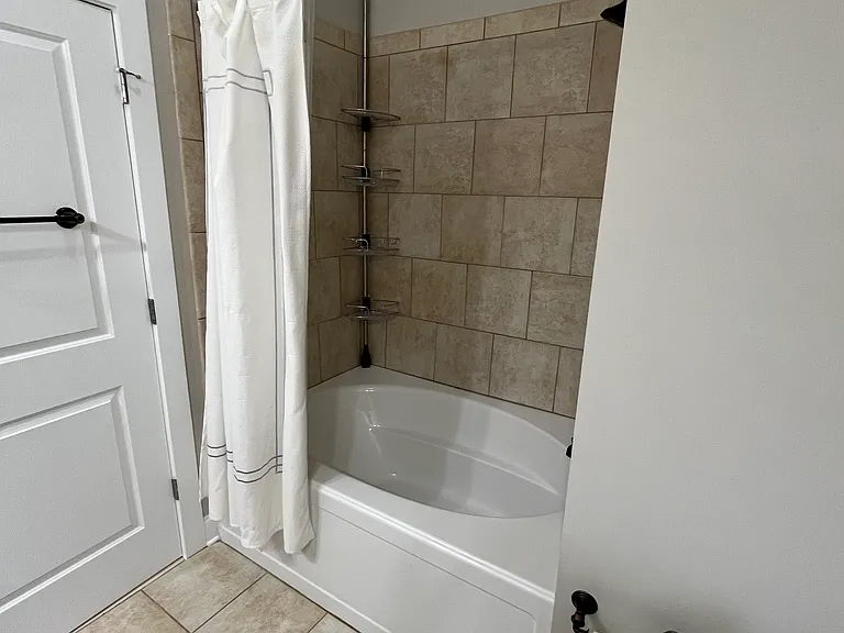 445 W Blount Ave #416 — Photo 18