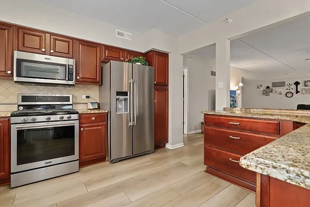 225 Main St #214 — Photo 9