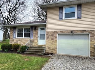 2452 Twin Lakes Dr, Uniontown, OH