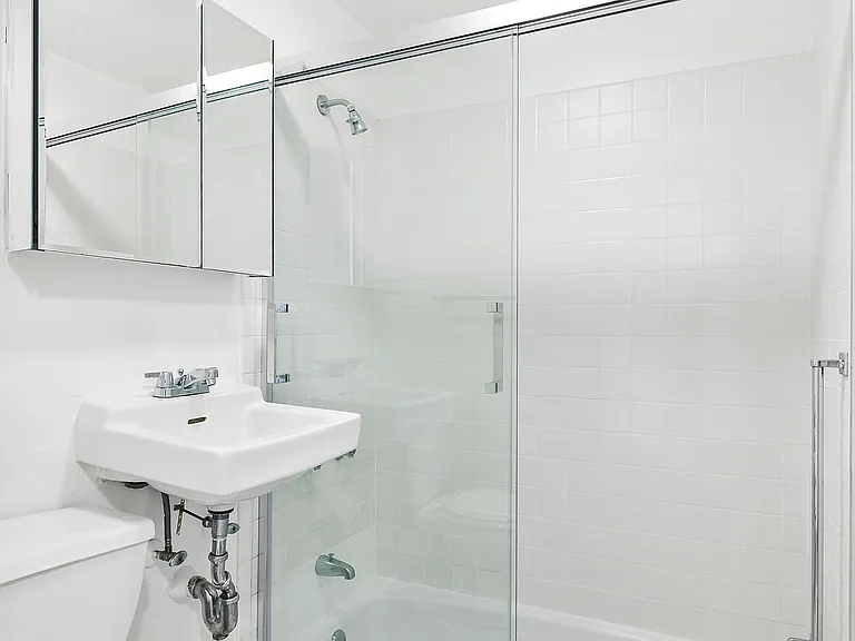 56 Perry St #GC — Photo 4