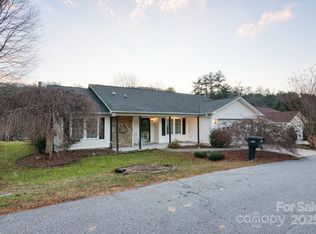 532 Woodfield Ln, Hendersonville, NC 28791