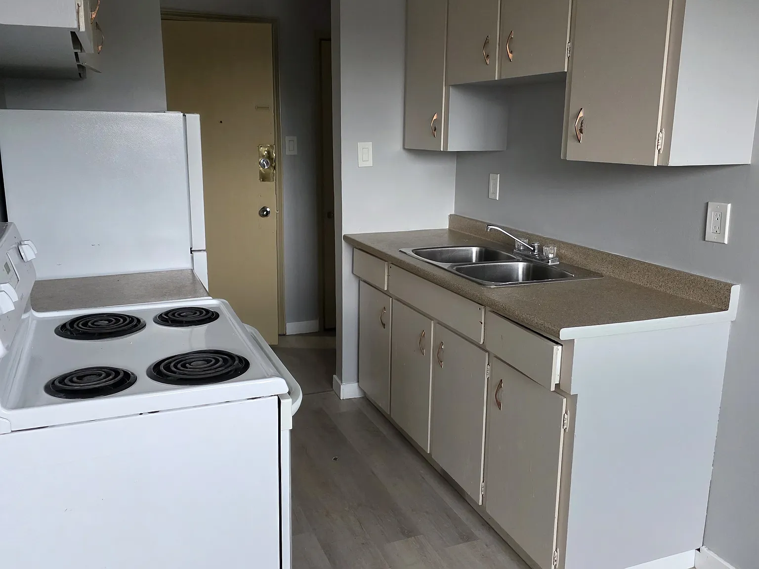 Sunlight Apartments — Photo 2