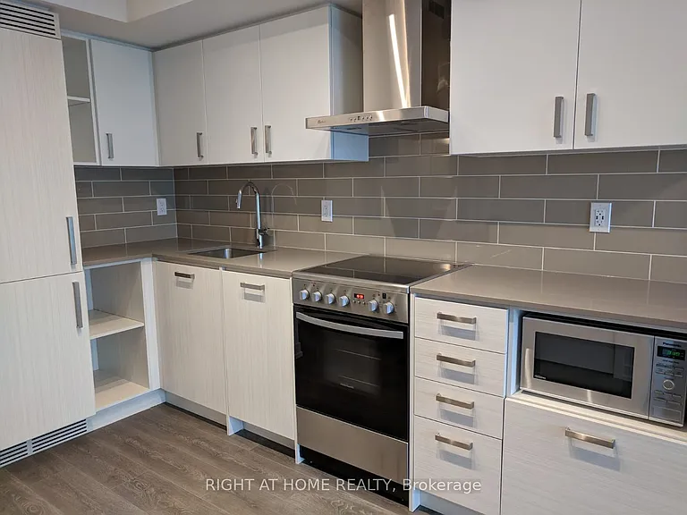 125 Redpath Ave #609 — Photo 5