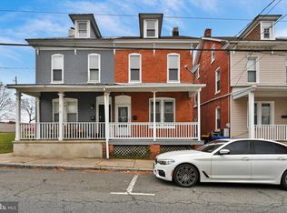 18 S 2nd St, Womelsdorf, PA 19567