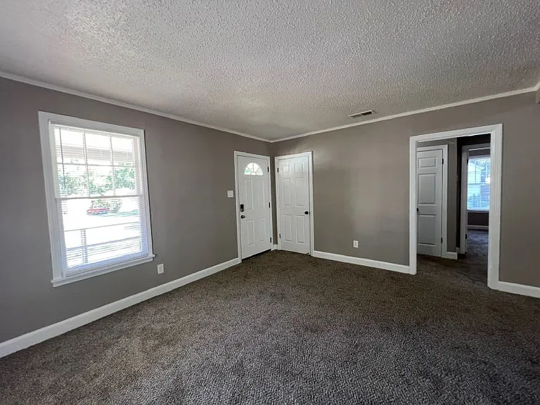 3795 Wayne Ave — Photo 7