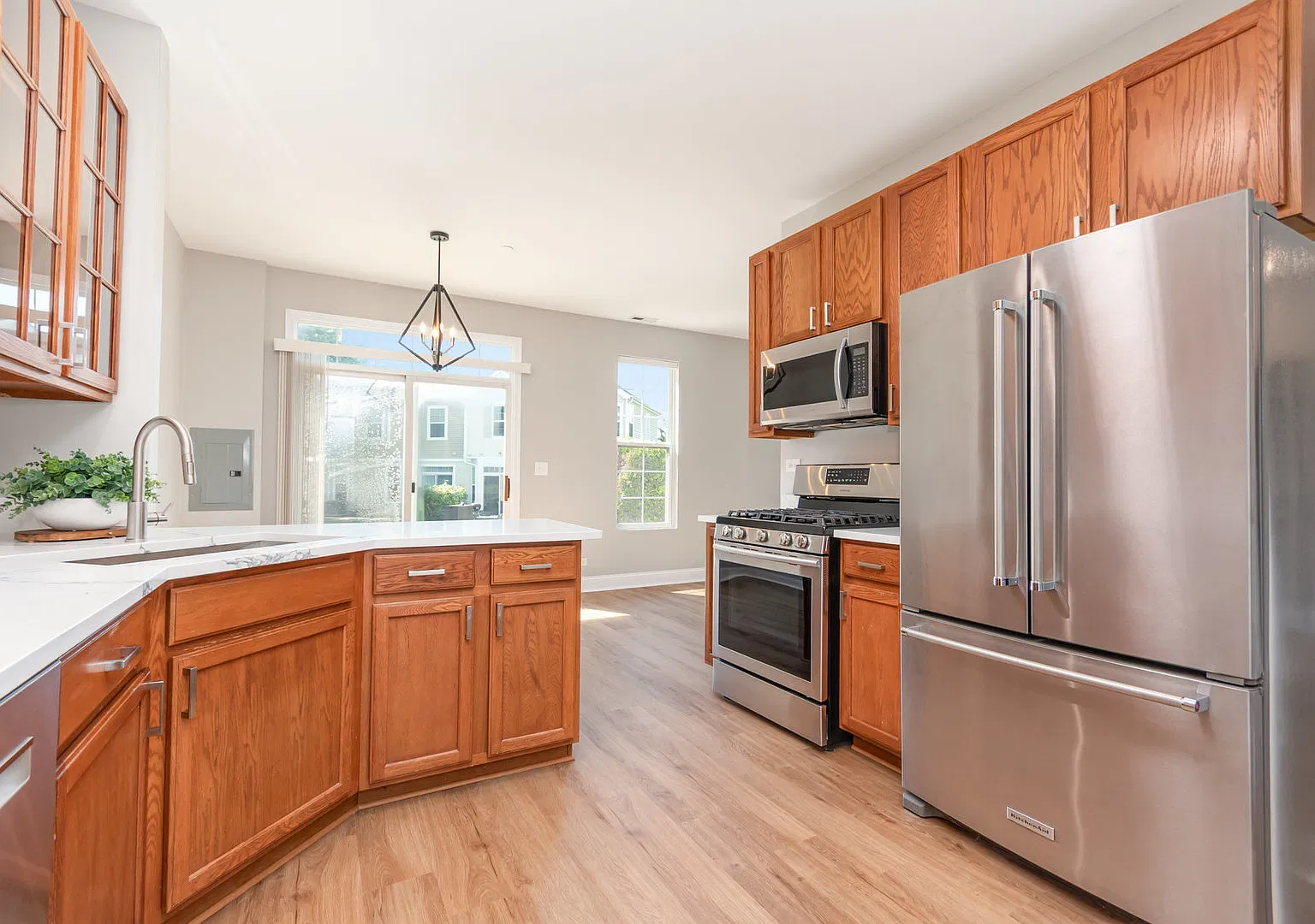 3 bed, 2.5 bath, 1517 sqft, $2,500 — Photo 2