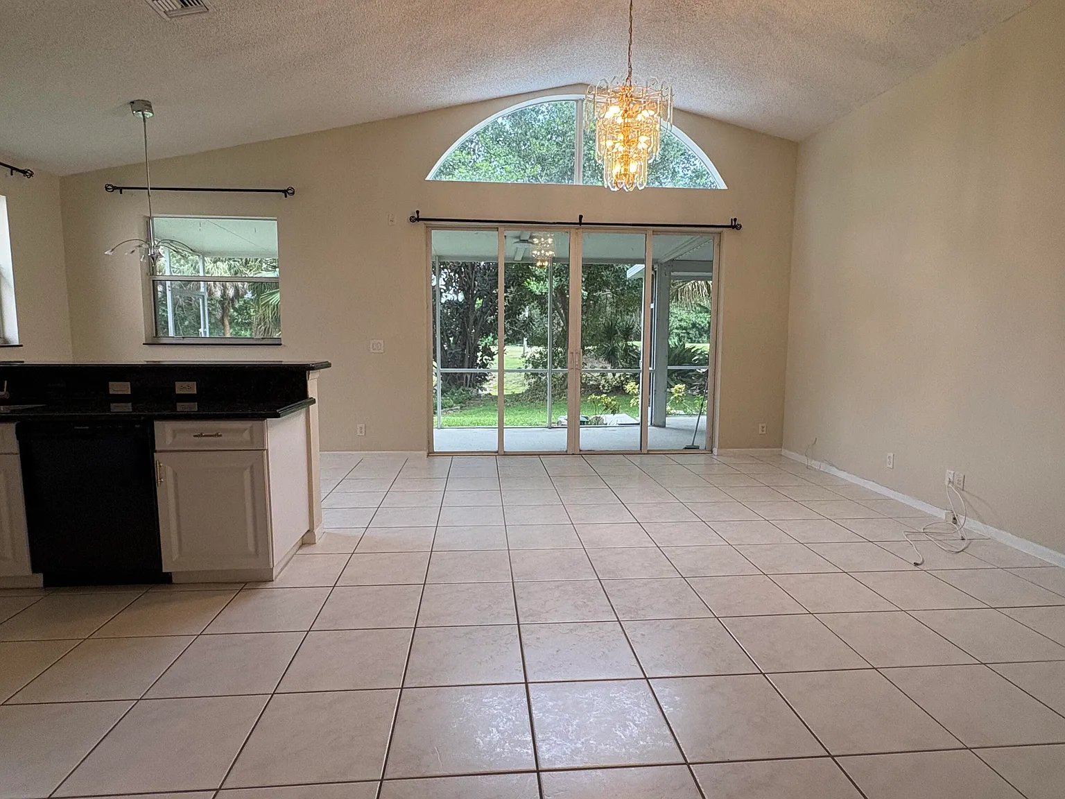 3 bed, 2.0 bath, 1724 sqft, $3,500 — Photo 2