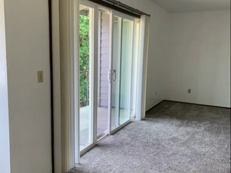 964 NE 90th Ave — Photo 3