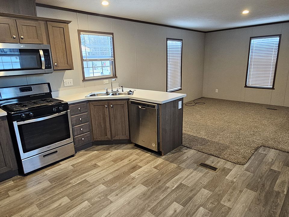 1st image of 208 Redwood Dr #208