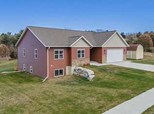 2131 Woodland Trl, Reedsburg, WI 53959