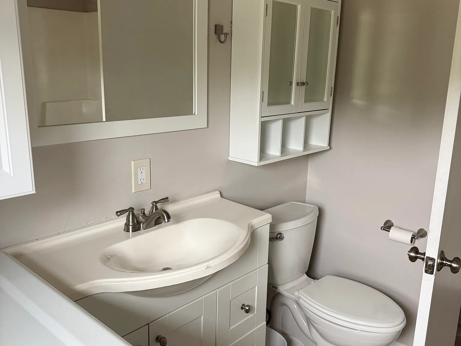 3 bed, 1.5 bath, 1100 sqft, $2,000 — Photo 2