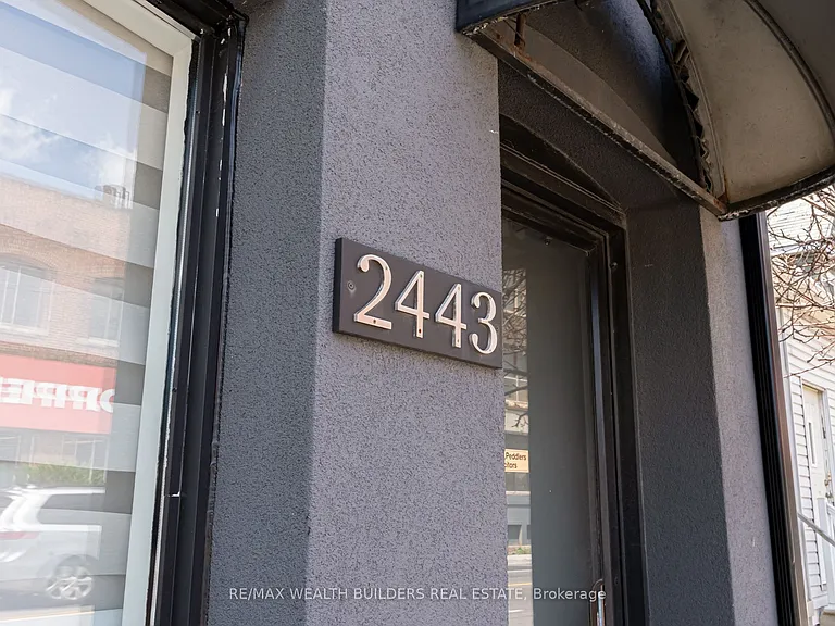 2443 Dundas St W — Photo 2