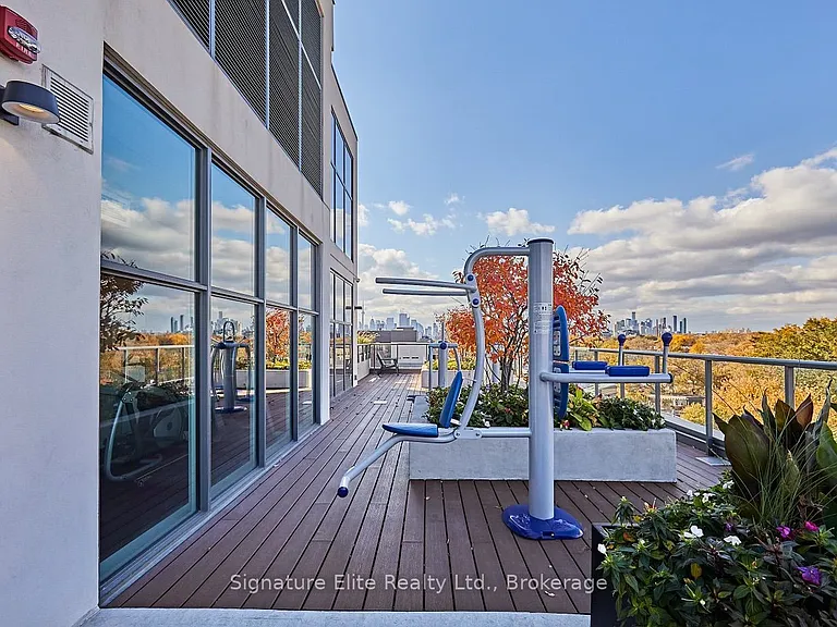 1331 Queen St E #505 — Photo 21