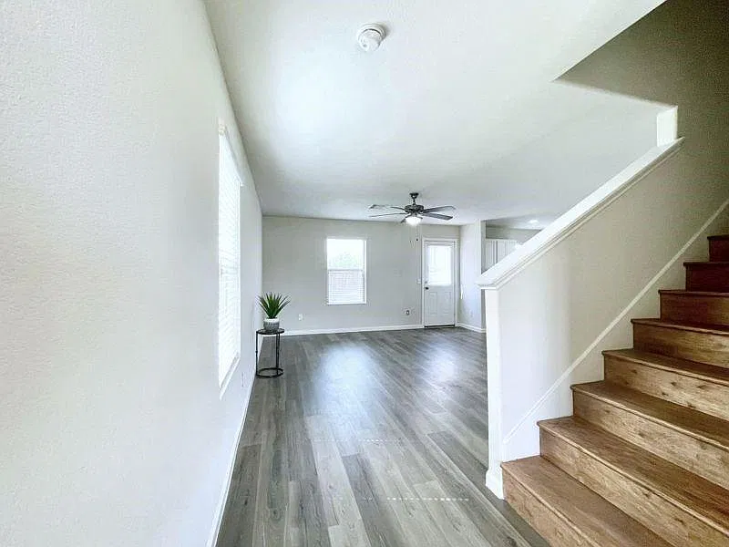 3 bed, 2.5 bath, 1629 sqft, $1,800 — Photo 4