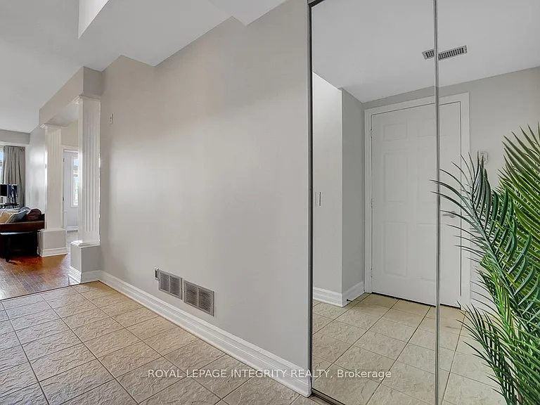 711 Churchill Ave N — Photo 2