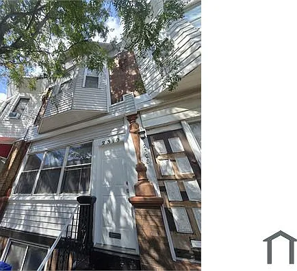 3 bed, 1200 sqft, $2,300 — Photo 2
