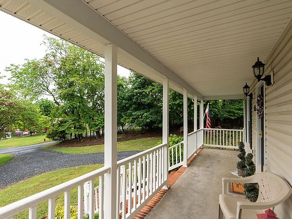 3rd image of 334 Sharon Ln