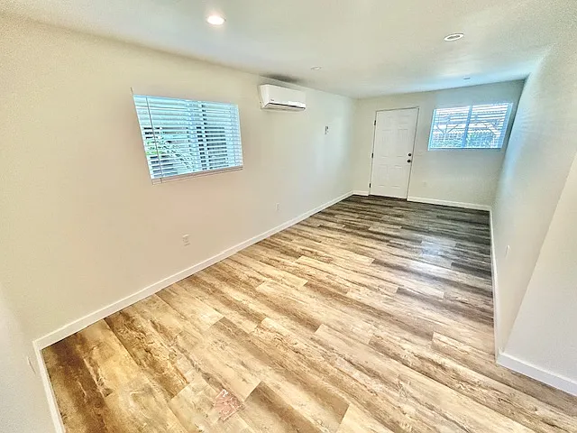 564 Florence St #6 — Photo 5